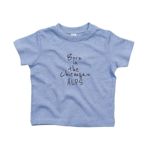 Baby T-Shirt – Born in the Chiemgau Alps – Blau